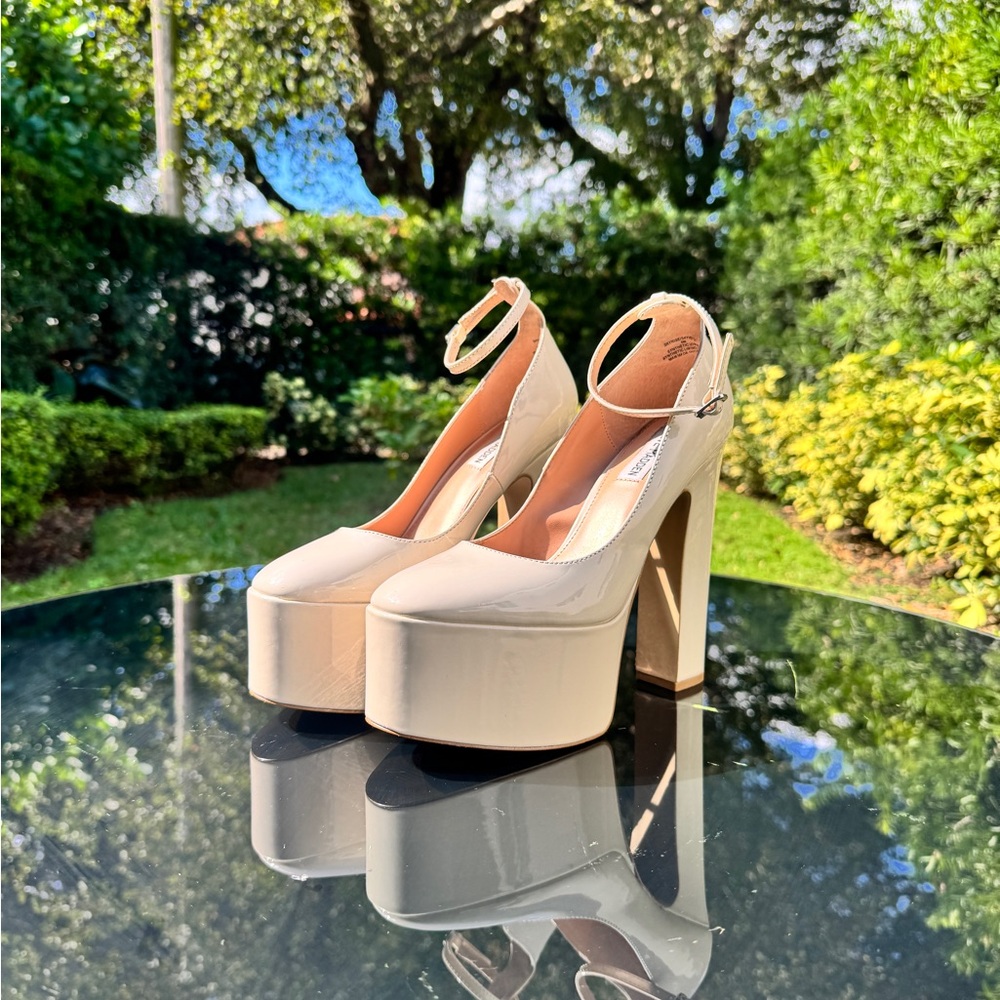 Steve Madden Skyrise Platform Pumps
